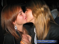 girls kissing girls